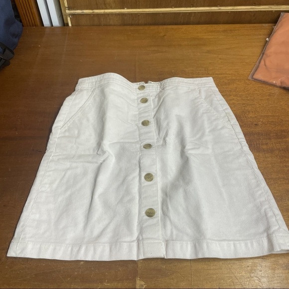 Jcrew factory Corduroy button-front mini skirt
Item BA838 - Picture 2 of 8